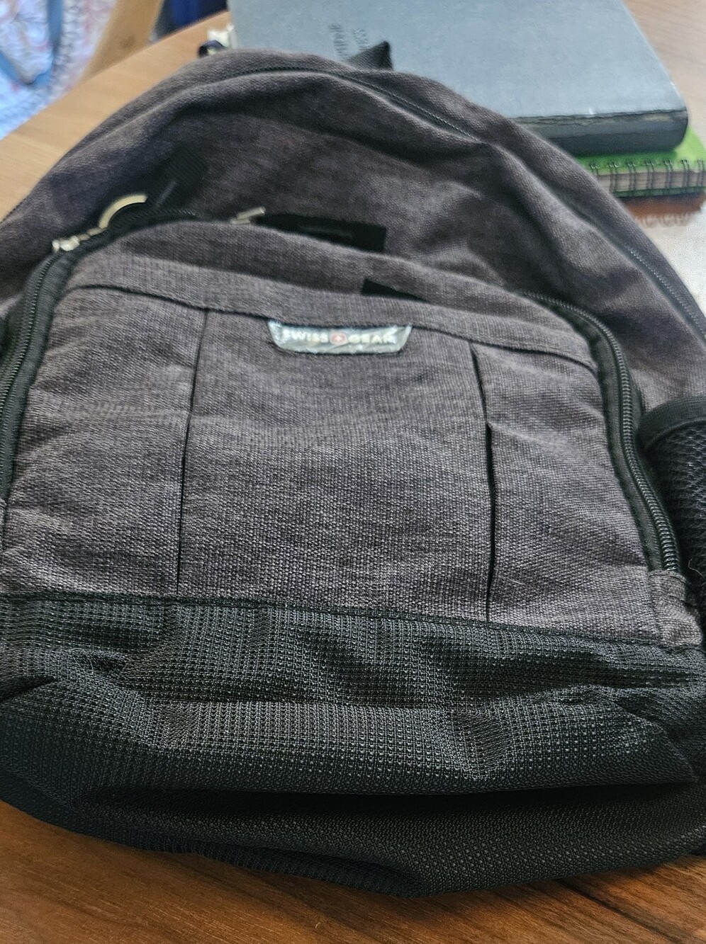 SwissGear Men’s Black/Grey Compact Backpack